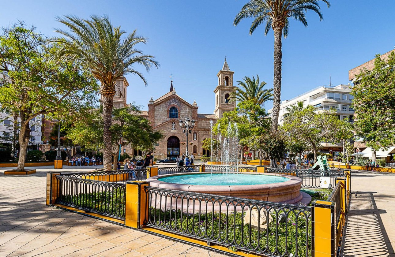 Használt ingatlanok - Apartman / lakás -
Torrevieja - Centro