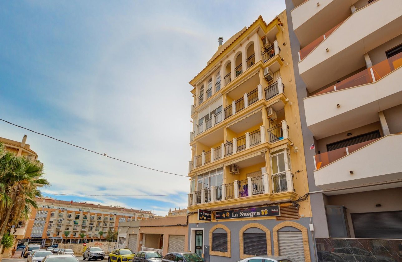 Használt ingatlanok - Apartman / lakás -
Torrevieja - Centro