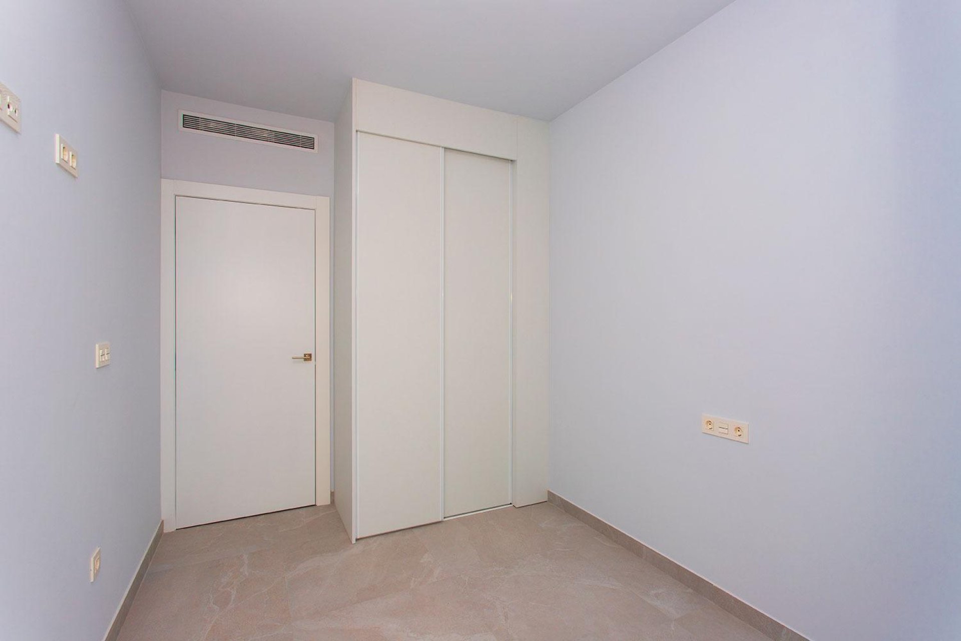 Használt ingatlanok - Apartman / lakás -
Torrevieja - Paseo maritimo