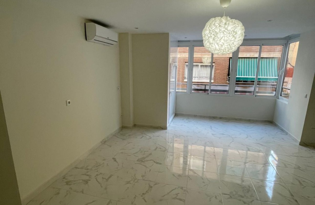 Használt ingatlanok - Apartman / lakás -
Torrevieja - Torrevieja Centro