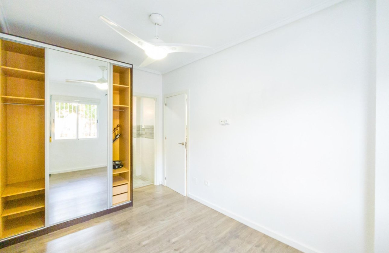 Használt ingatlanok - Apartman / lakás -
Torrevieja - Torrevieja Centro