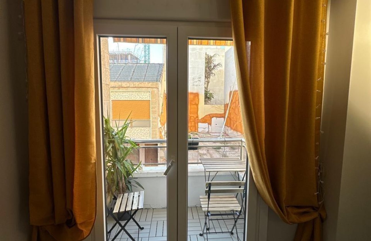 Használt ingatlanok - Apartman / lakás -
Torrevieja - Torrevieja Centro