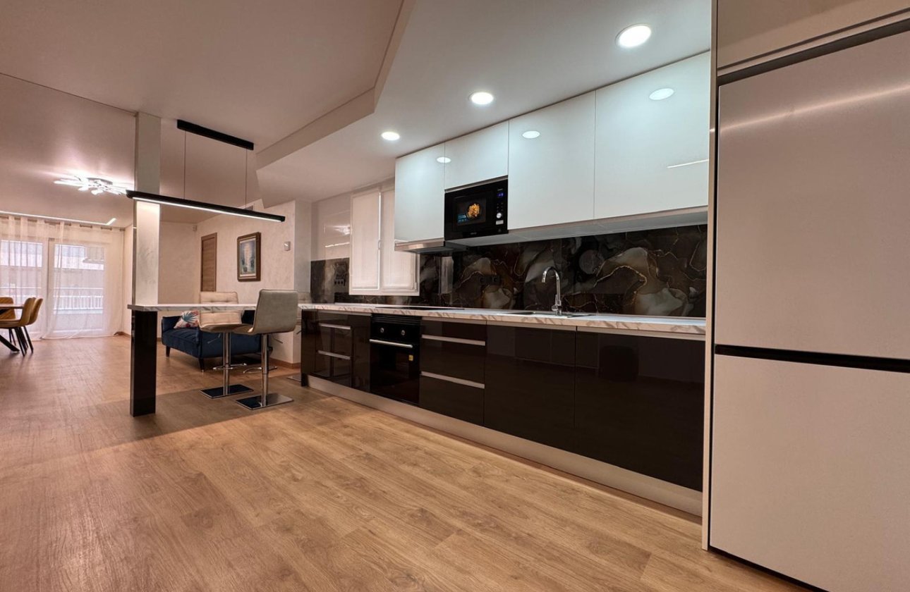 Használt ingatlanok - Apartman / lakás -
Torrevieja - Torrevieja Centro