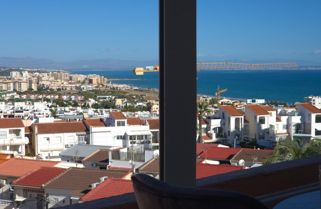 Használt ingatlanok - Apartman / lakás -
Torrevieja - Torrevieja Centro