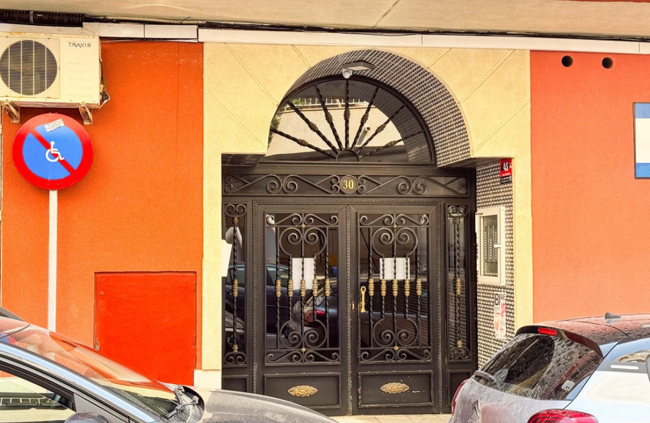 Használt ingatlanok - Apartman / lakás -
Torrevieja - Torrevieja Centro