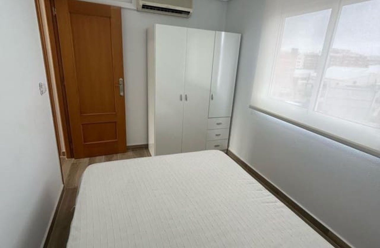Használt ingatlanok - Apartman / lakás -
Torrevieja - Torrevieja Centro