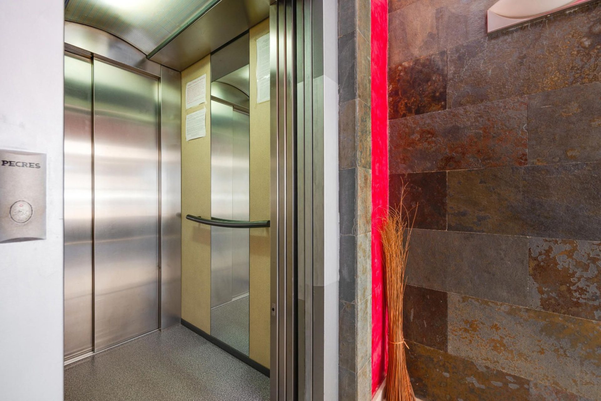 Használt ingatlanok - Apartman / lakás -
Torrevieja - Torrevieja Centro