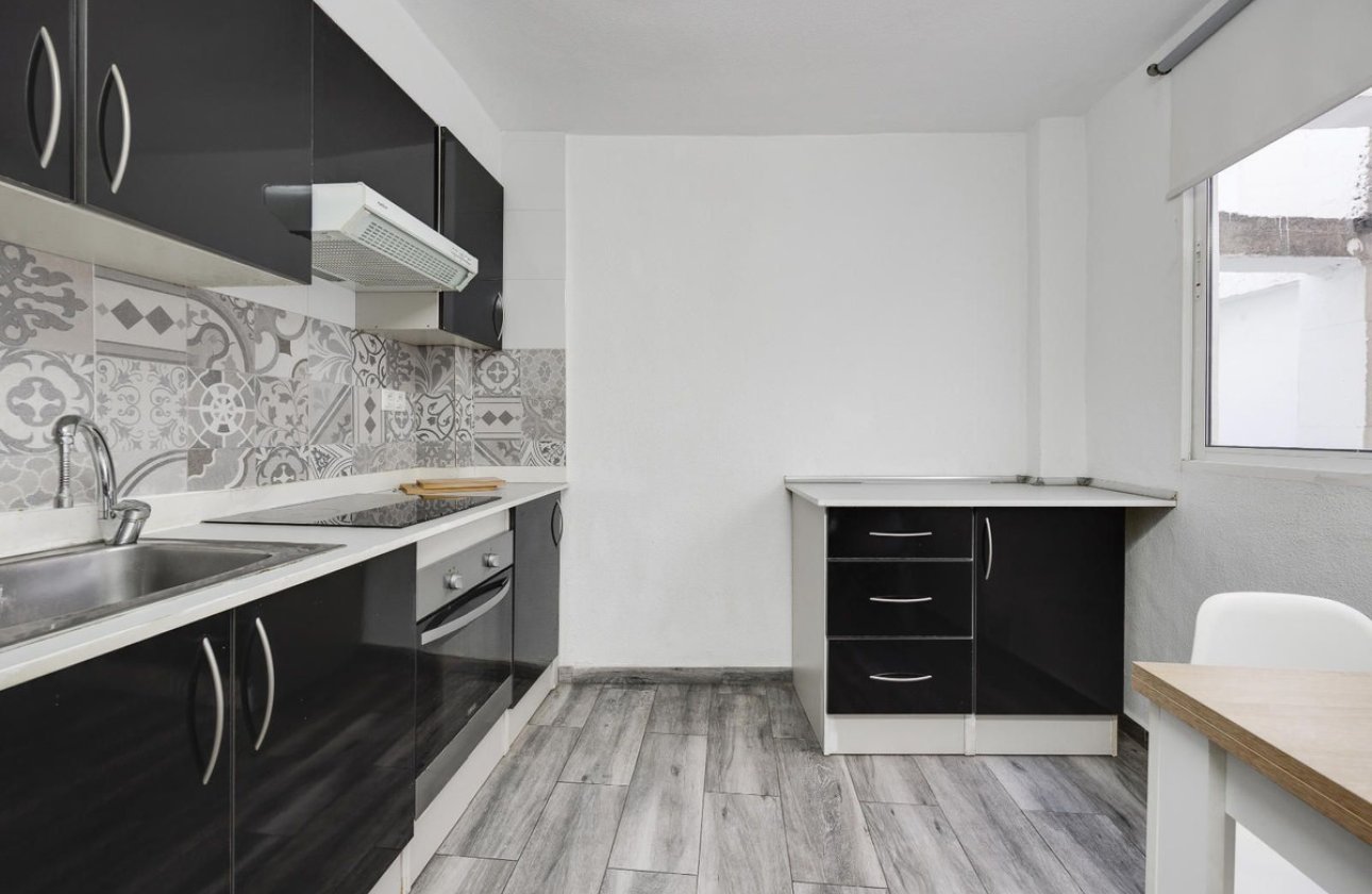 Használt ingatlanok - Apartman / lakás -
Torrevieja - Torrevieja Centro