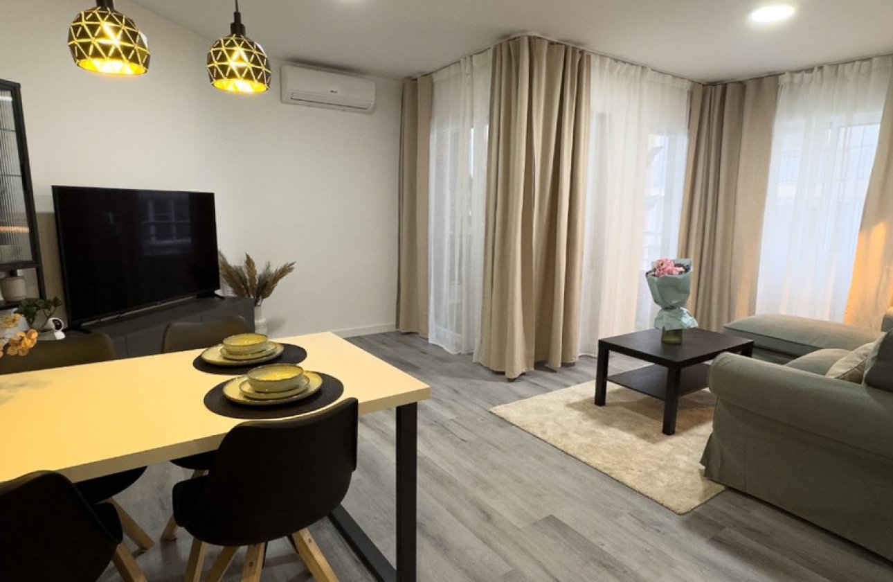 Használt ingatlanok - Apartman / lakás -
Torrevieja - Torrevieja Centro