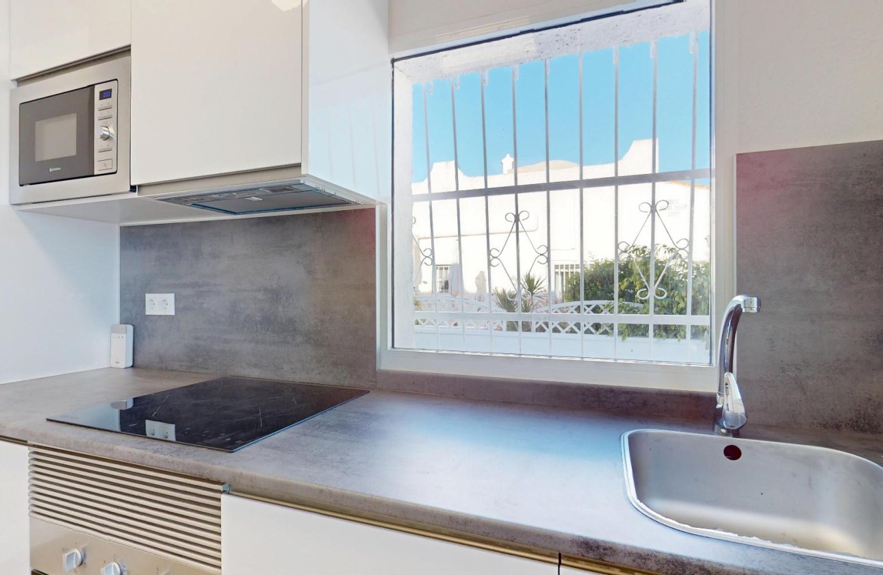 Használt ingatlanok - Bungaló -
Orihuela Costa - Blue Lagoon