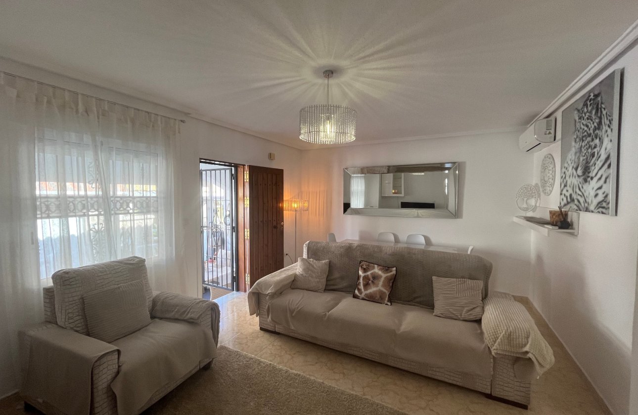 Használt ingatlanok - Bungaló -
Punta Prima - Serena