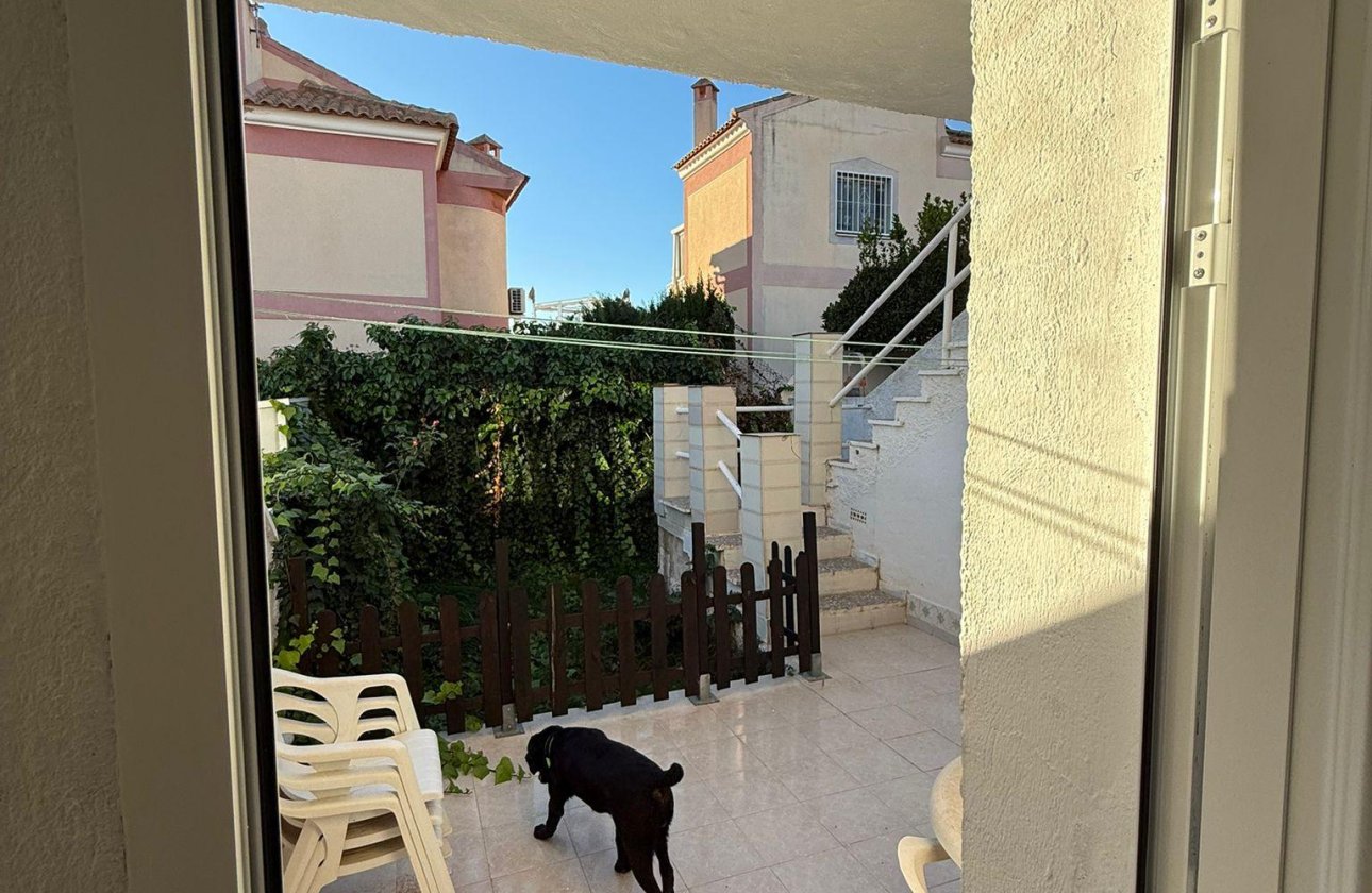 Használt ingatlanok - Casa -
Torrevieja - Los Balcones