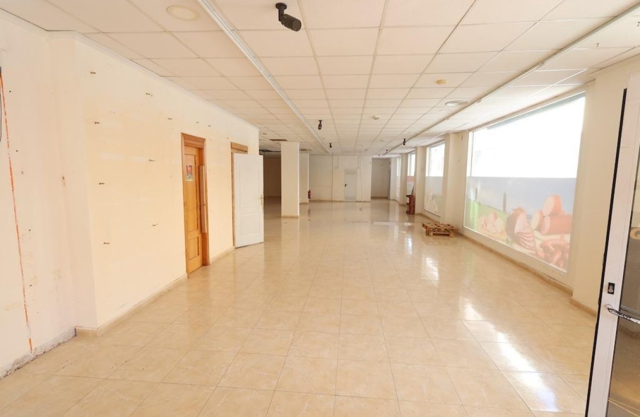 Használt ingatlanok - Commercial Premises -
Torrevieja - Estacion de autobuses