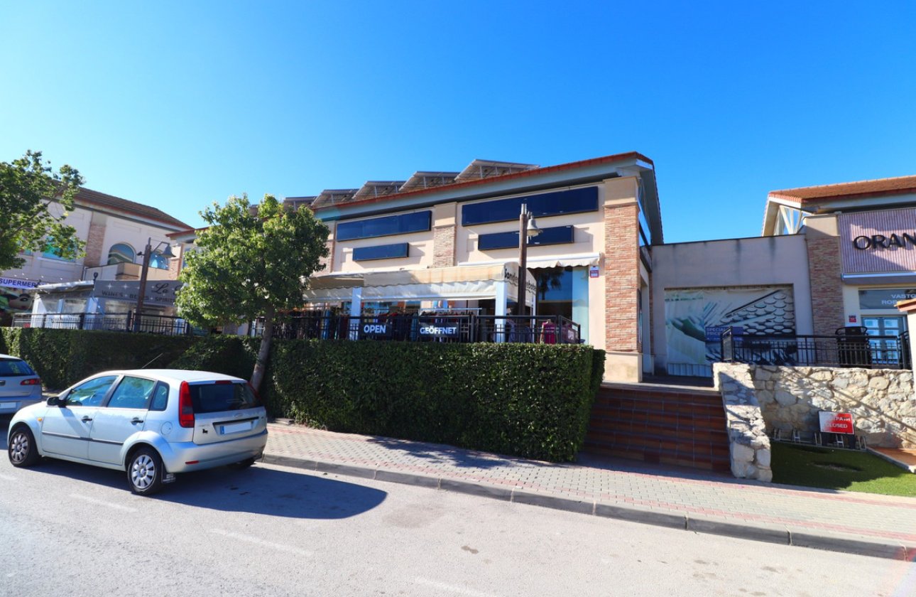 Használt ingatlanok - Commercial property -
Algorfa - Algorfa Centro