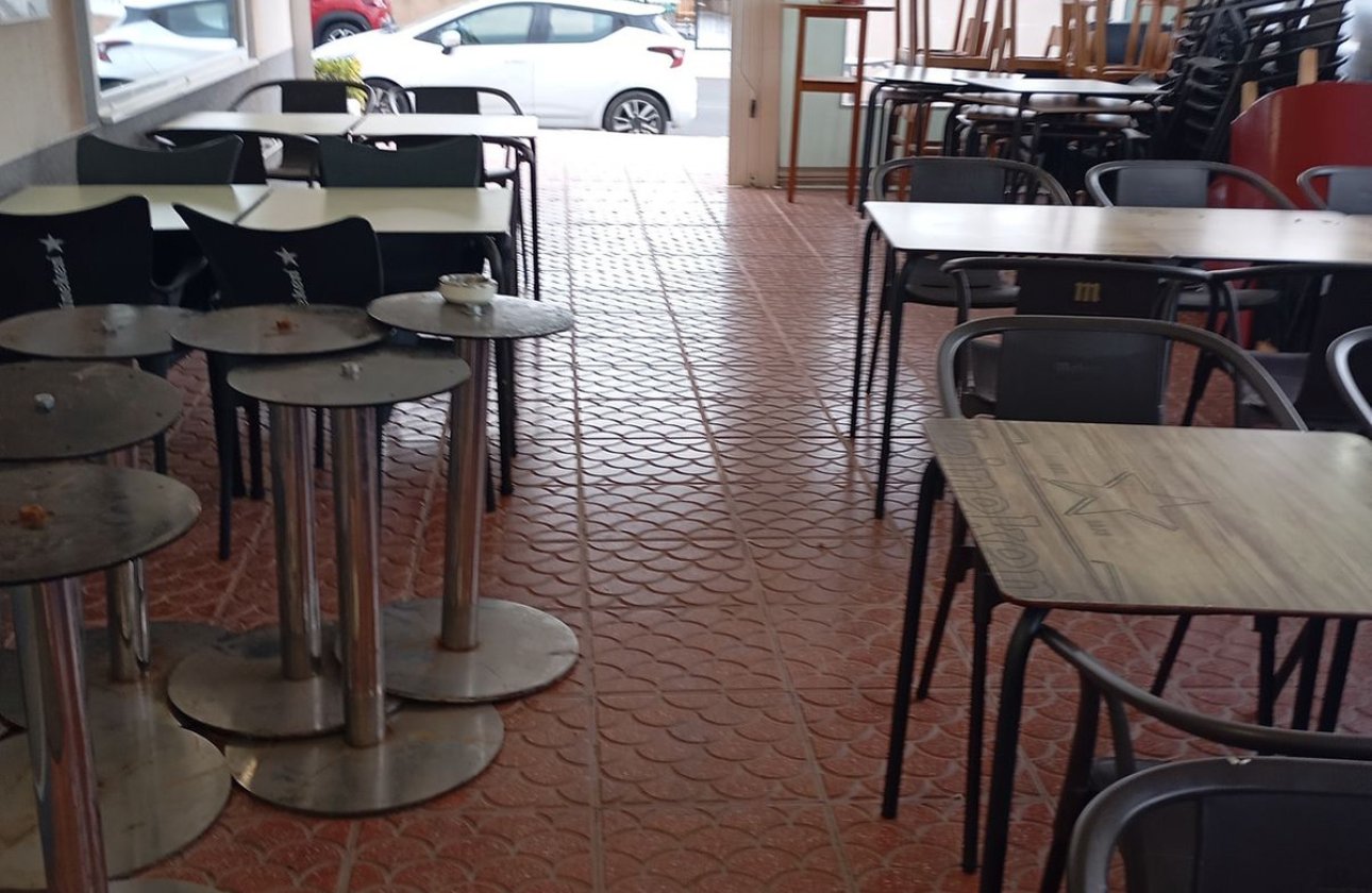 Használt ingatlanok - Commercial property -
Algorfa - Algorfa Centro