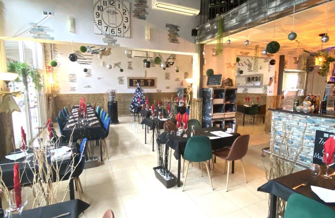 Használt ingatlanok - Commercial property -
Algorfa - Algorfa Centro