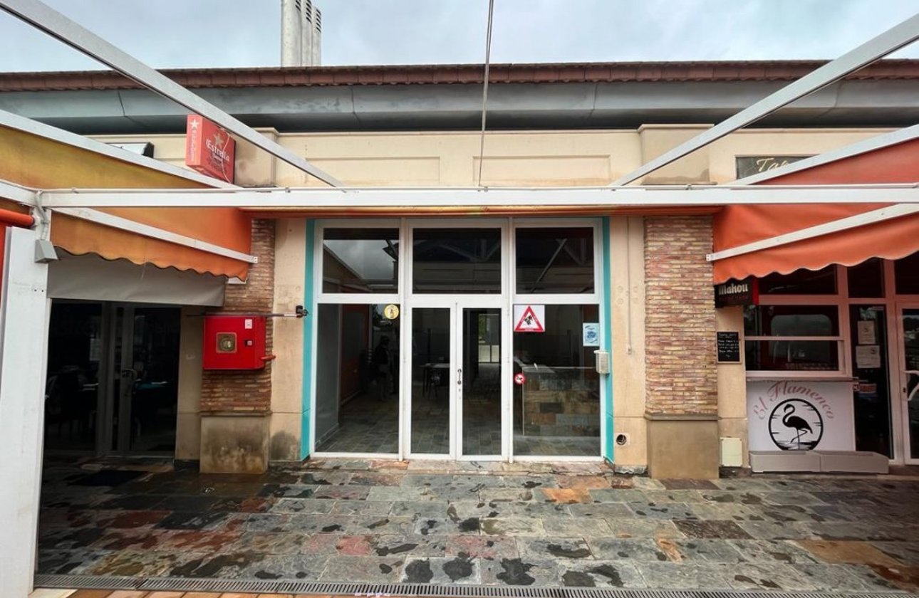 Használt ingatlanok - Commercial property -
Algorfa - Algorfa Centro