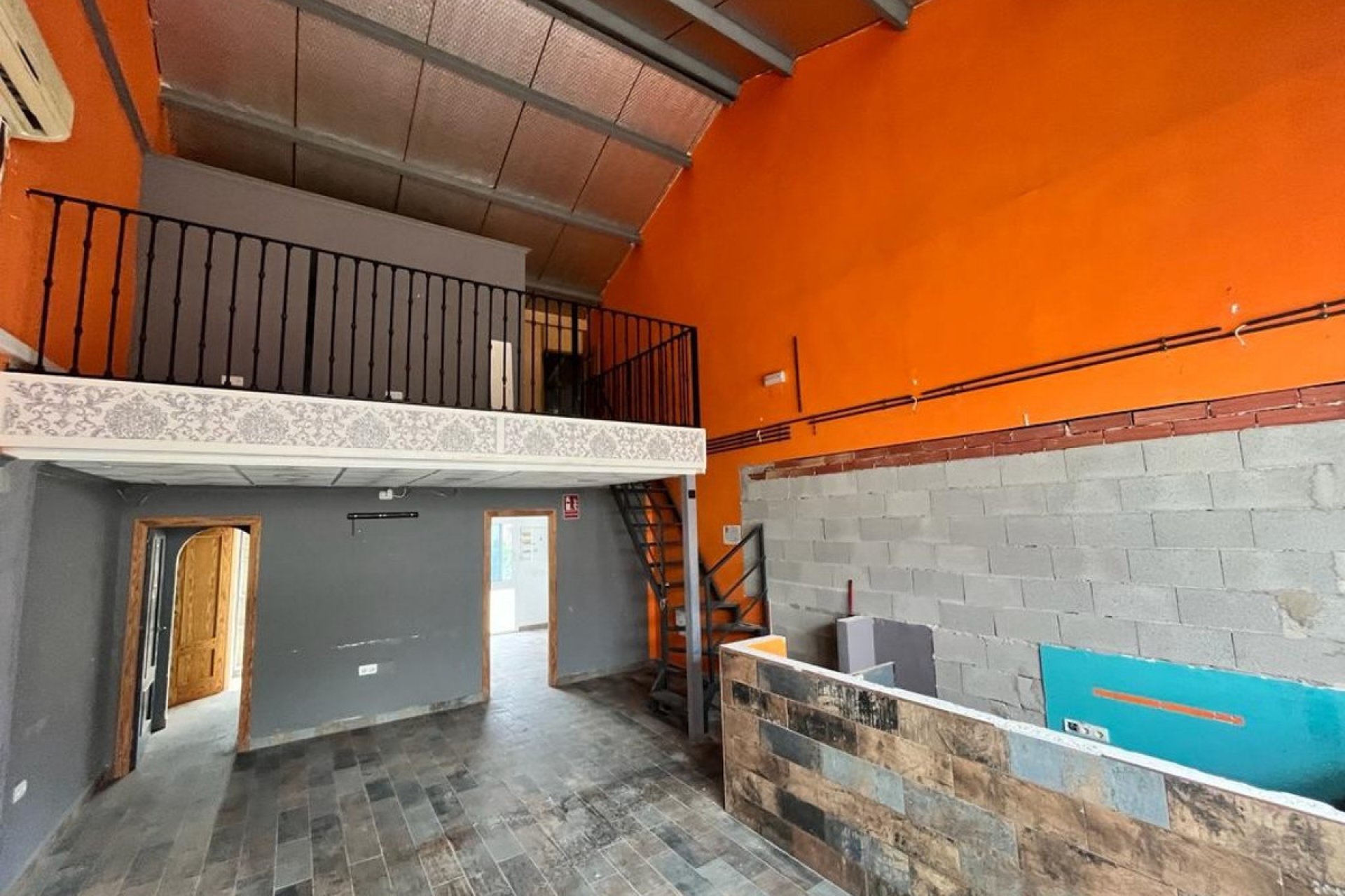 Használt ingatlanok - Commercial property -
Algorfa - Algorfa Centro