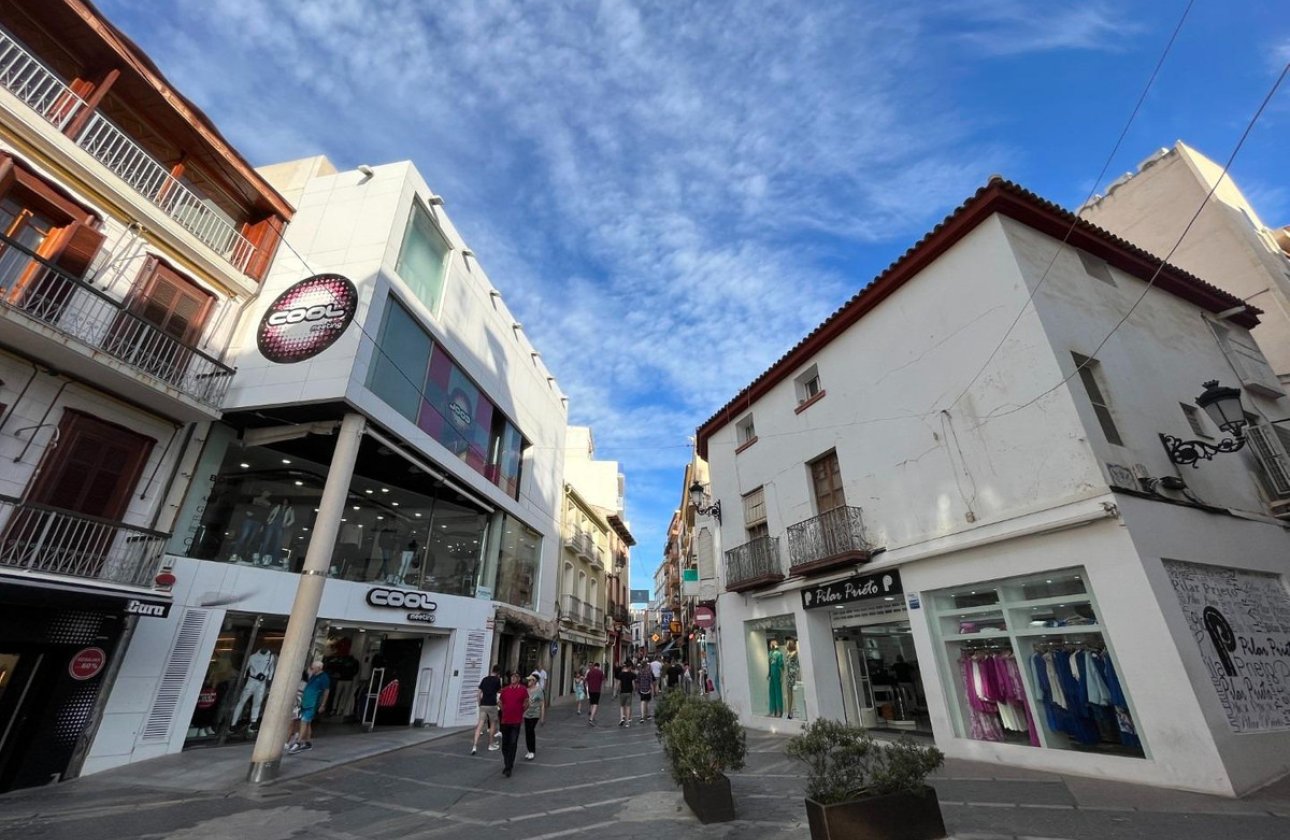 Használt ingatlanok - Commercial property -
Benidorm - Benidorm Centro