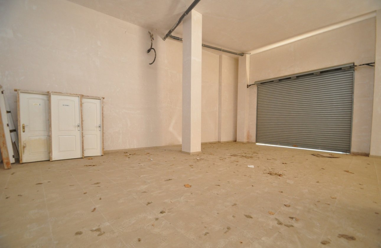 Használt ingatlanok - Commercial property -
Elda - Elda Centro