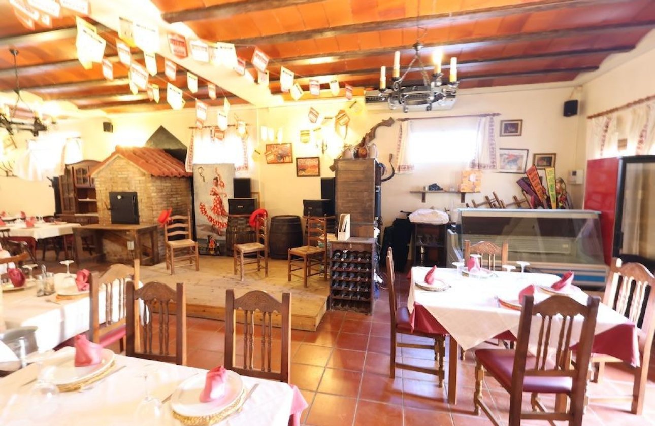 Használt ingatlanok - Commercial property -
Orihuela - La Zenia