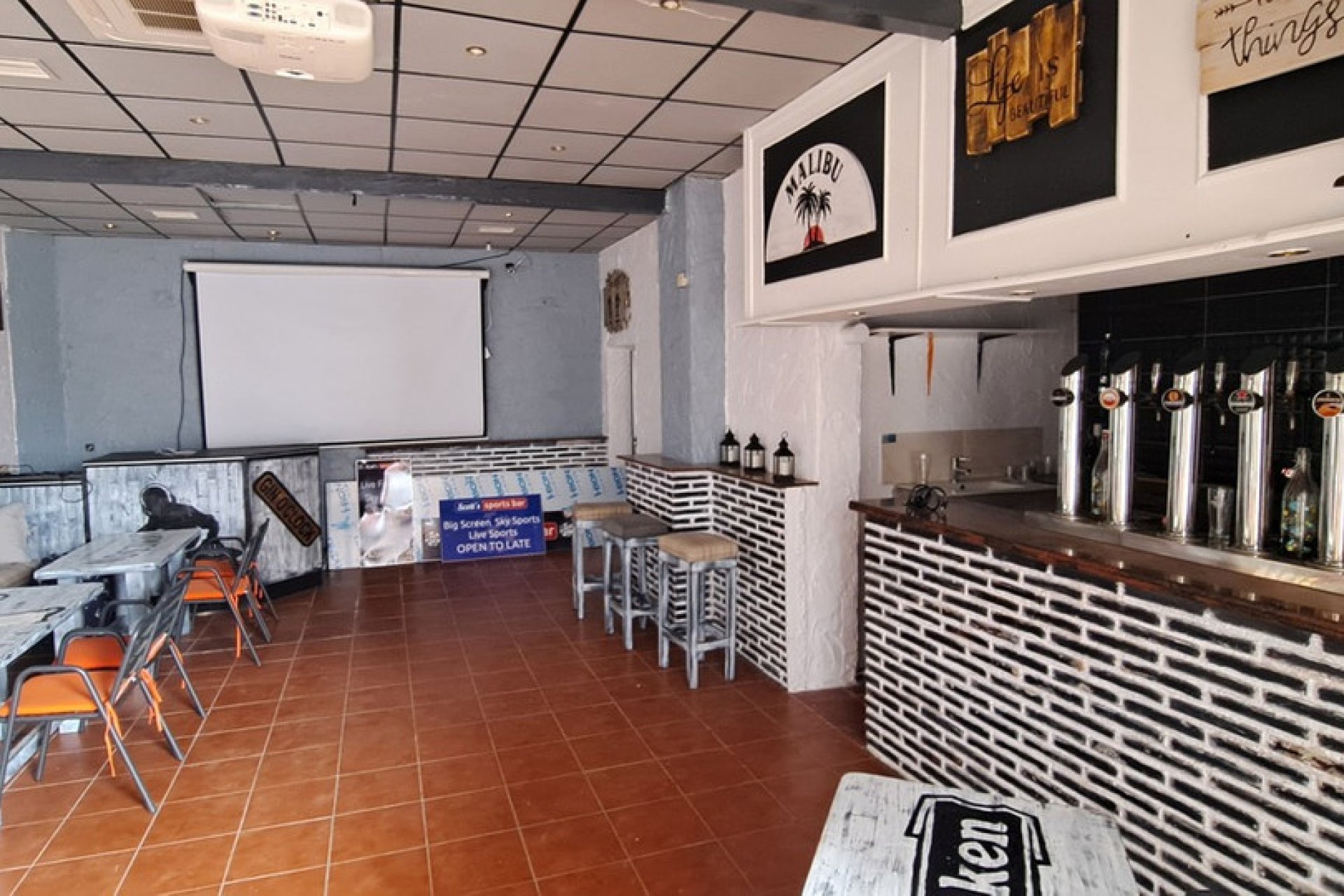 Használt ingatlanok - Commercial property -
Orihuela - Los Dolses
