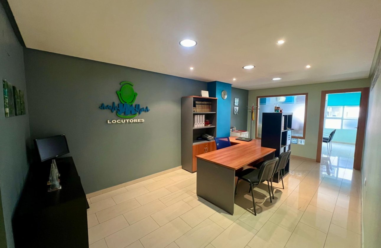Használt ingatlanok - Commercial property -
Orihuela - Orihuela Centro
