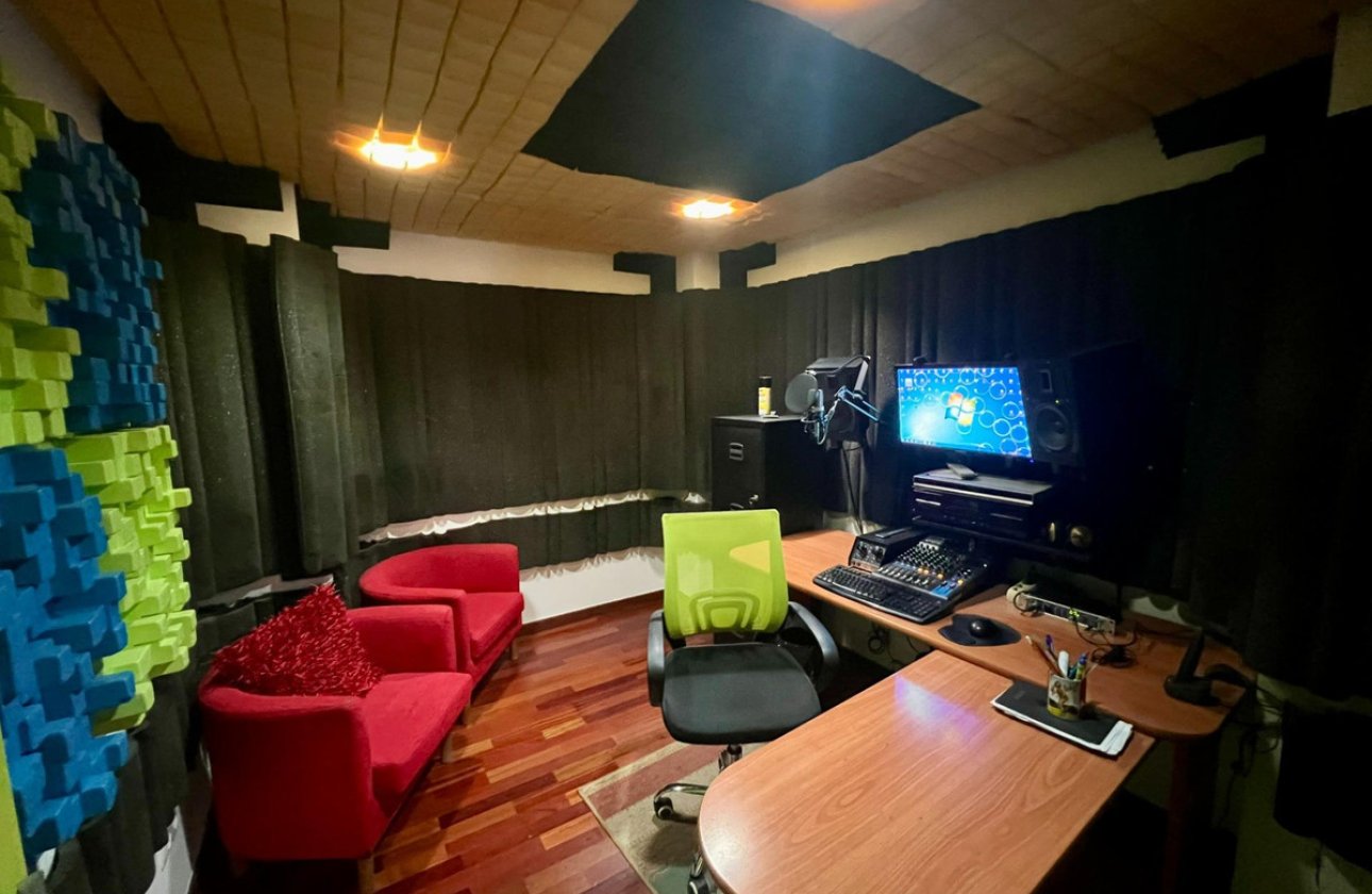 Használt ingatlanok - Commercial property -
Orihuela - Orihuela Centro