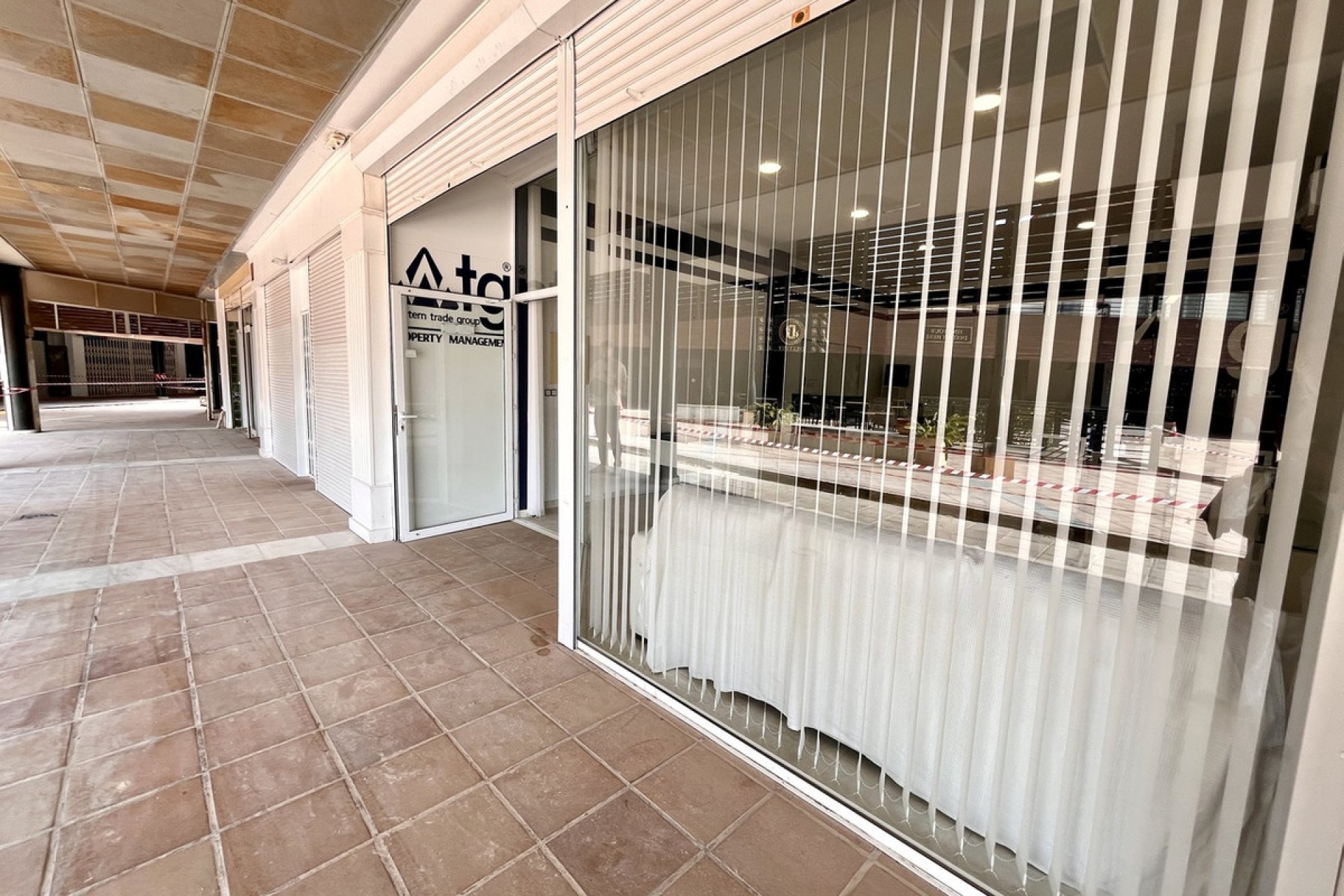 Használt ingatlanok - Commercial property -
Orihuela - Playa Flamenca