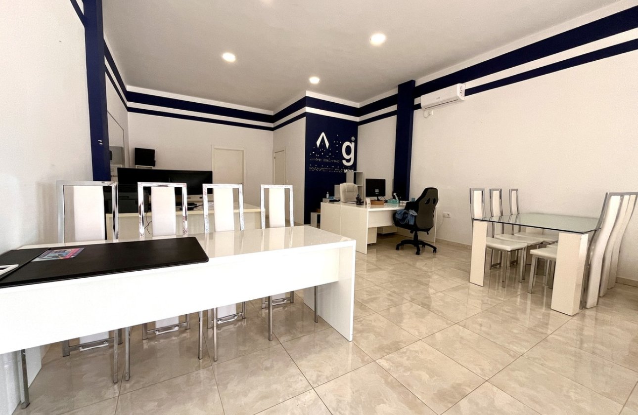 Használt ingatlanok - Commercial property -
Orihuela - Playa Flamenca