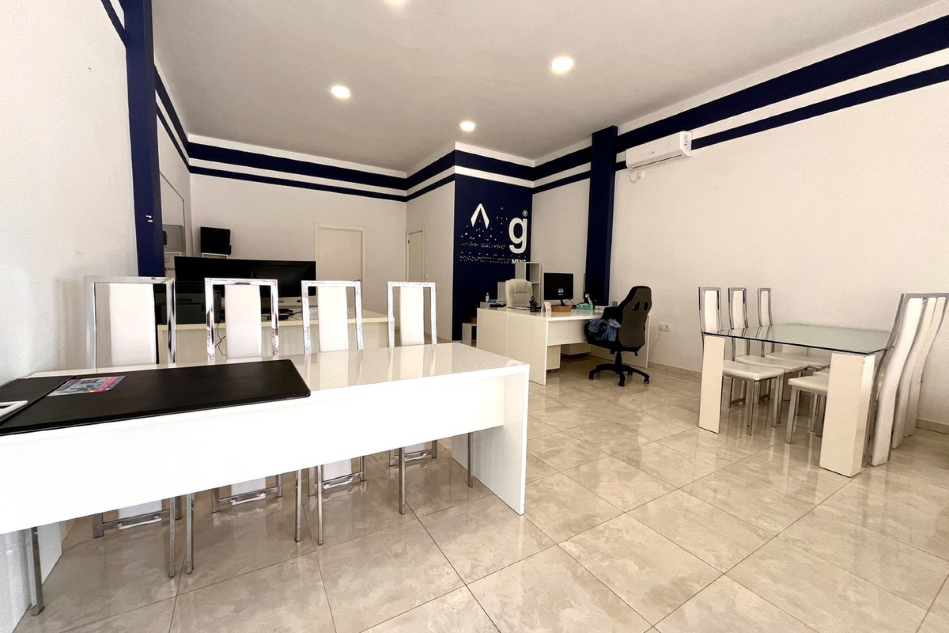 Használt ingatlanok - Commercial property -
Orihuela - Playa Flamenca