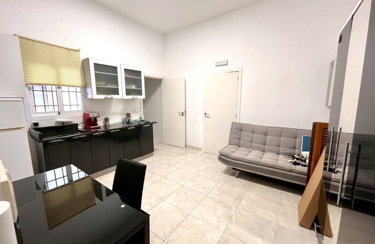 Használt ingatlanok - Commercial property -
Orihuela - Playa Flamenca