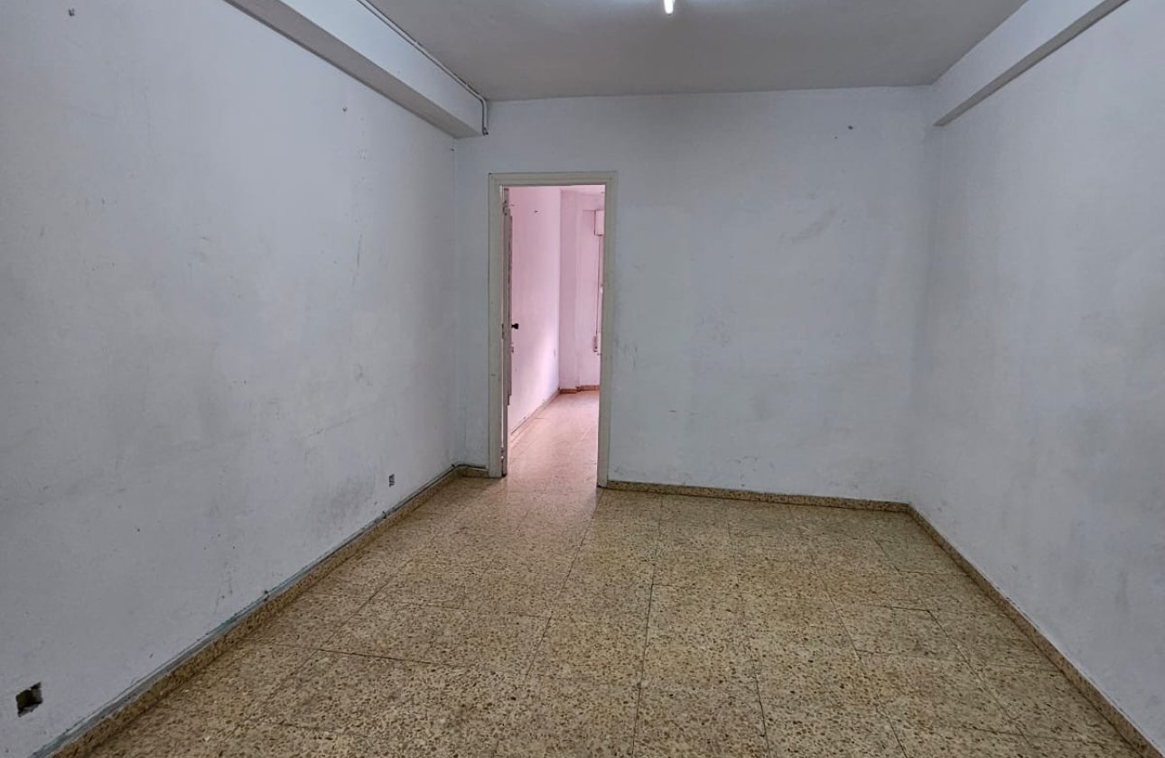 Használt ingatlanok - Commercial property -
Teulada - Teulada Centro