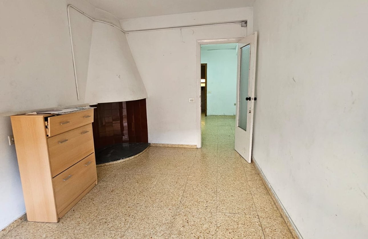 Használt ingatlanok - Commercial property -
Teulada - Teulada Centro