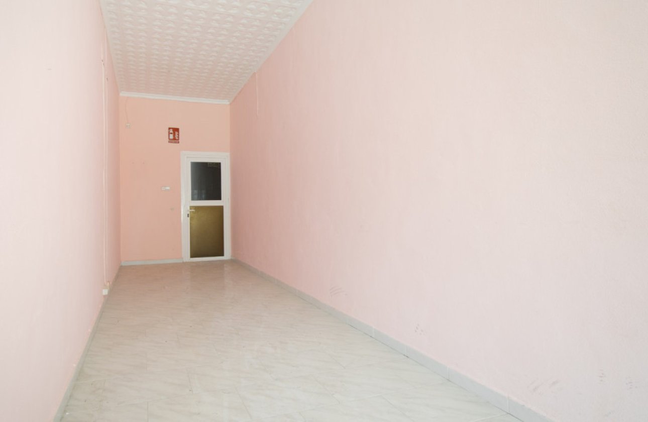 Használt ingatlanok - Commercial property -
Torrevieja - La Mata