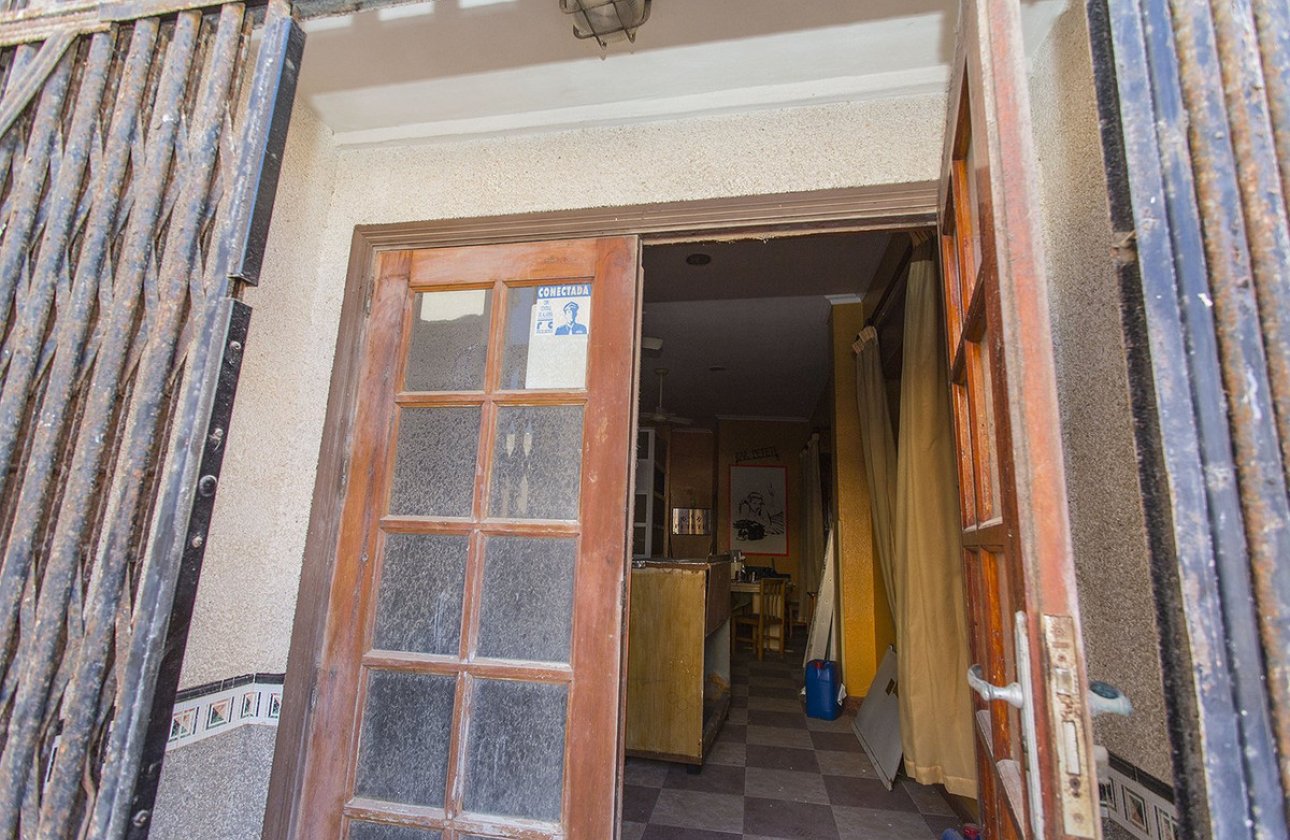 Használt ingatlanok - Commercial property -
Torrevieja - La Mata