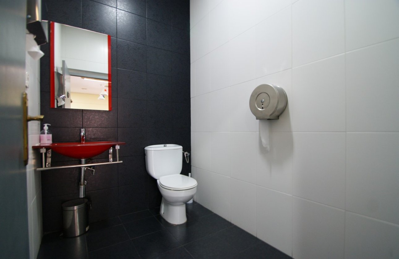 Használt ingatlanok - Commercial property -
Torrevieja - Torrevieja Centro