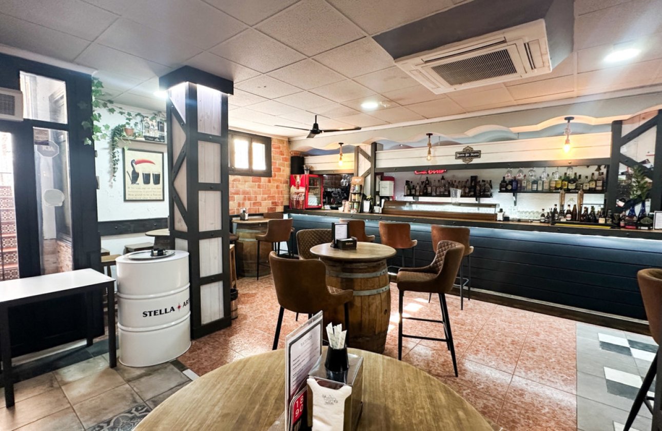 Használt ingatlanok - Commercial property -
Torrevieja - Torrevieja Centro