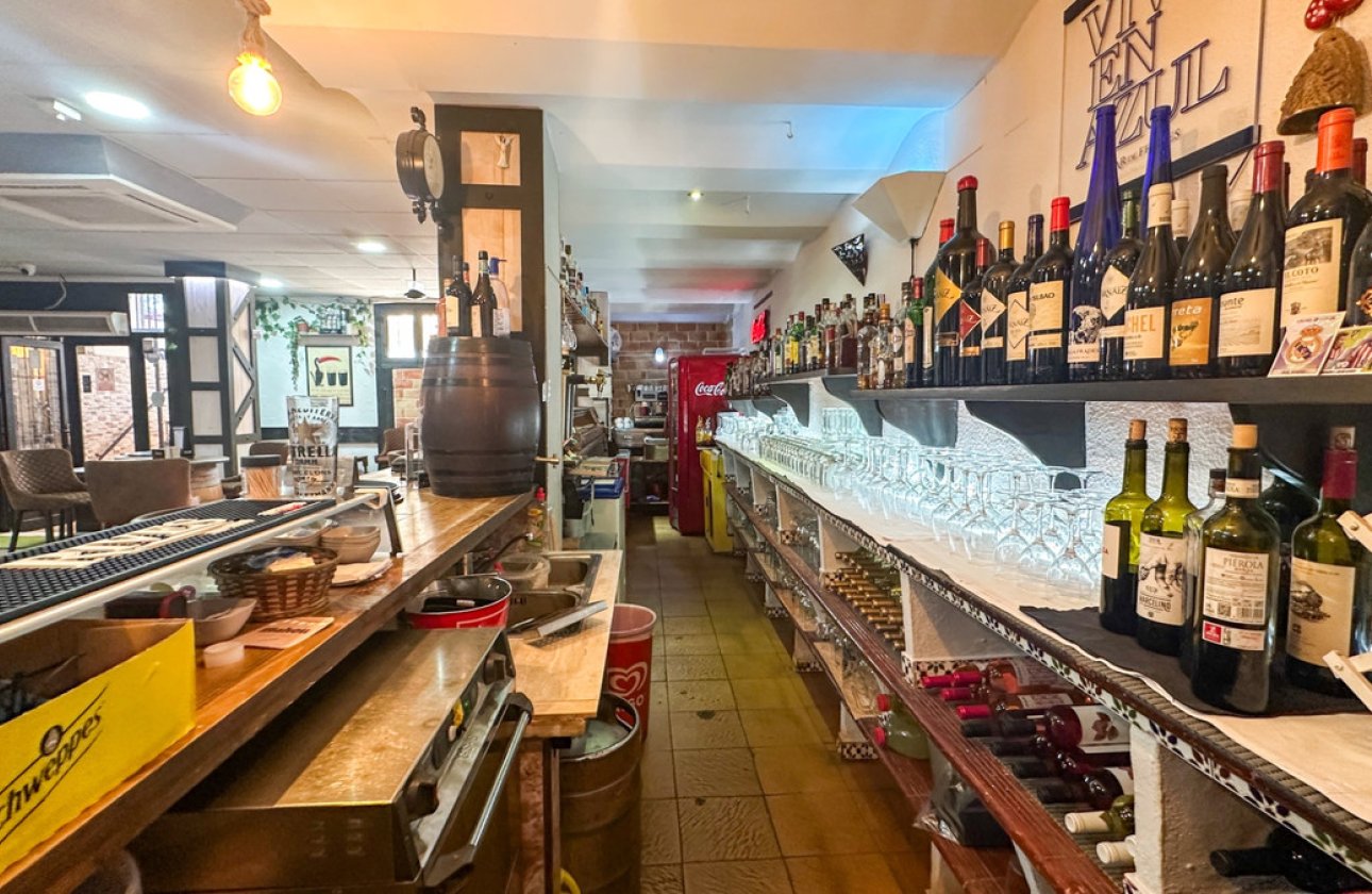 Használt ingatlanok - Commercial property -
Torrevieja - Torrevieja Centro