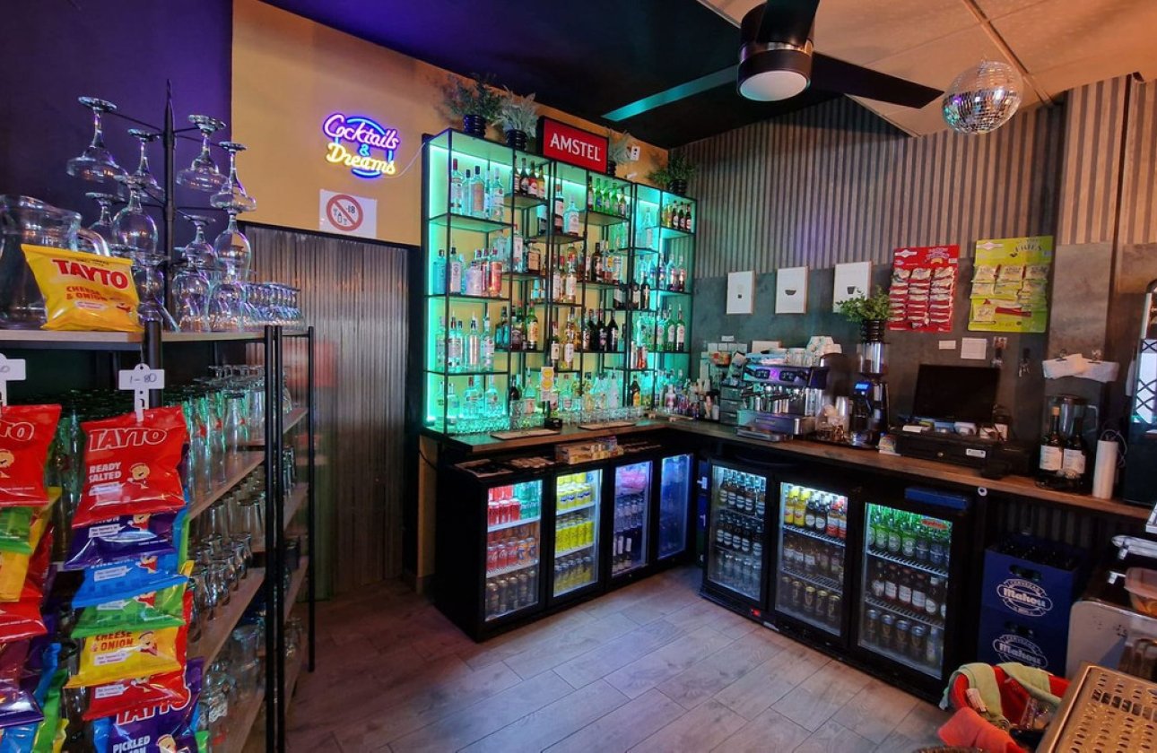 Használt ingatlanok - Commercial property -
Torrevieja - Torrevieja Centro