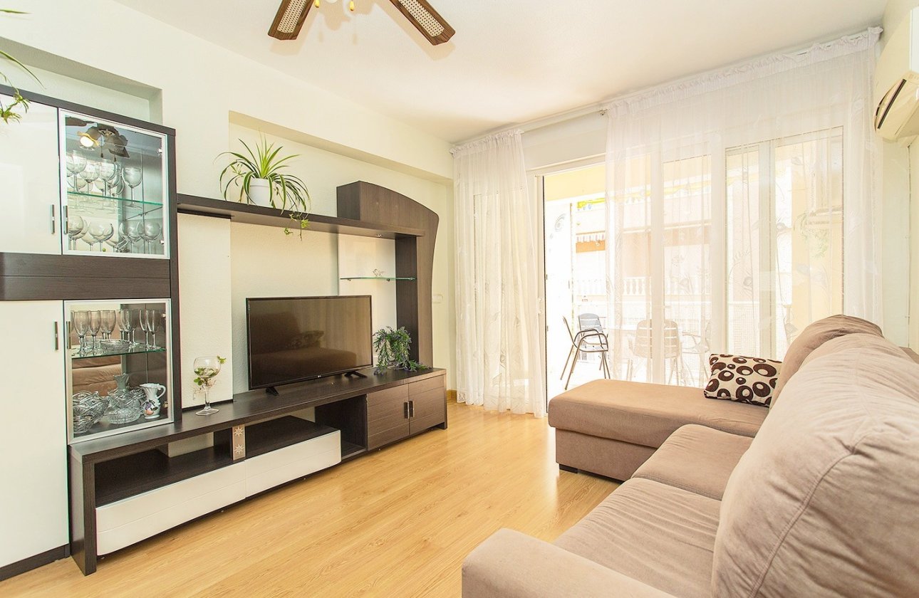 Használt ingatlanok - Flat -
Torrevieja - Playa del Cura