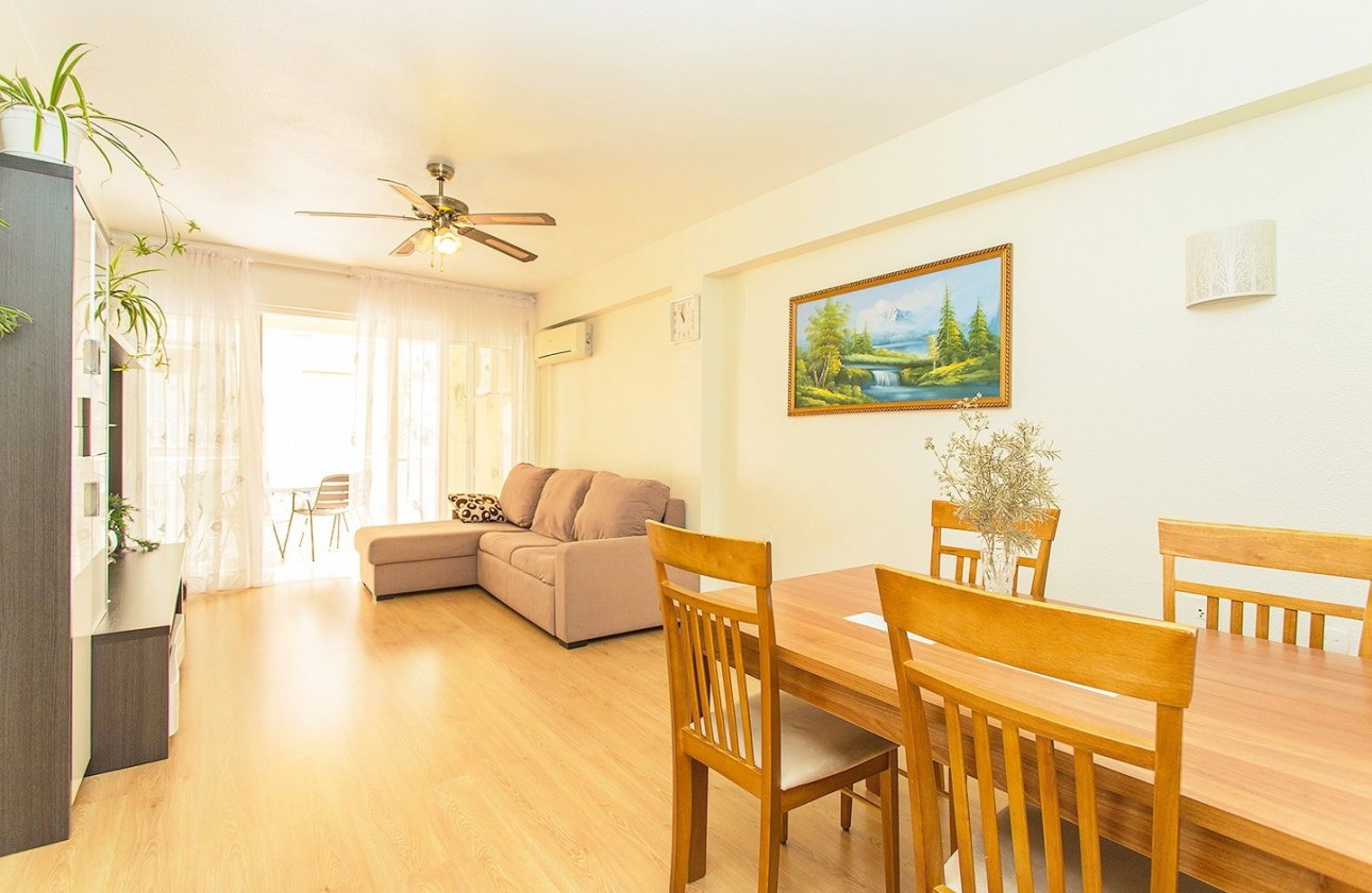 Használt ingatlanok - Flat -
Torrevieja - Playa del Cura