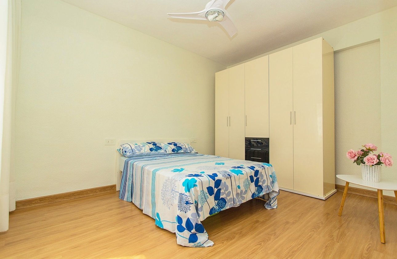 Használt ingatlanok - Flat -
Torrevieja - Playa del Cura