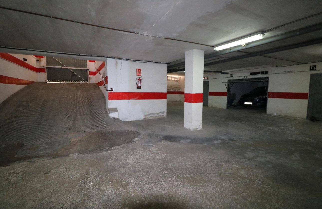 Használt ingatlanok - Garaje -
Torrevieja - Playa del Acequión