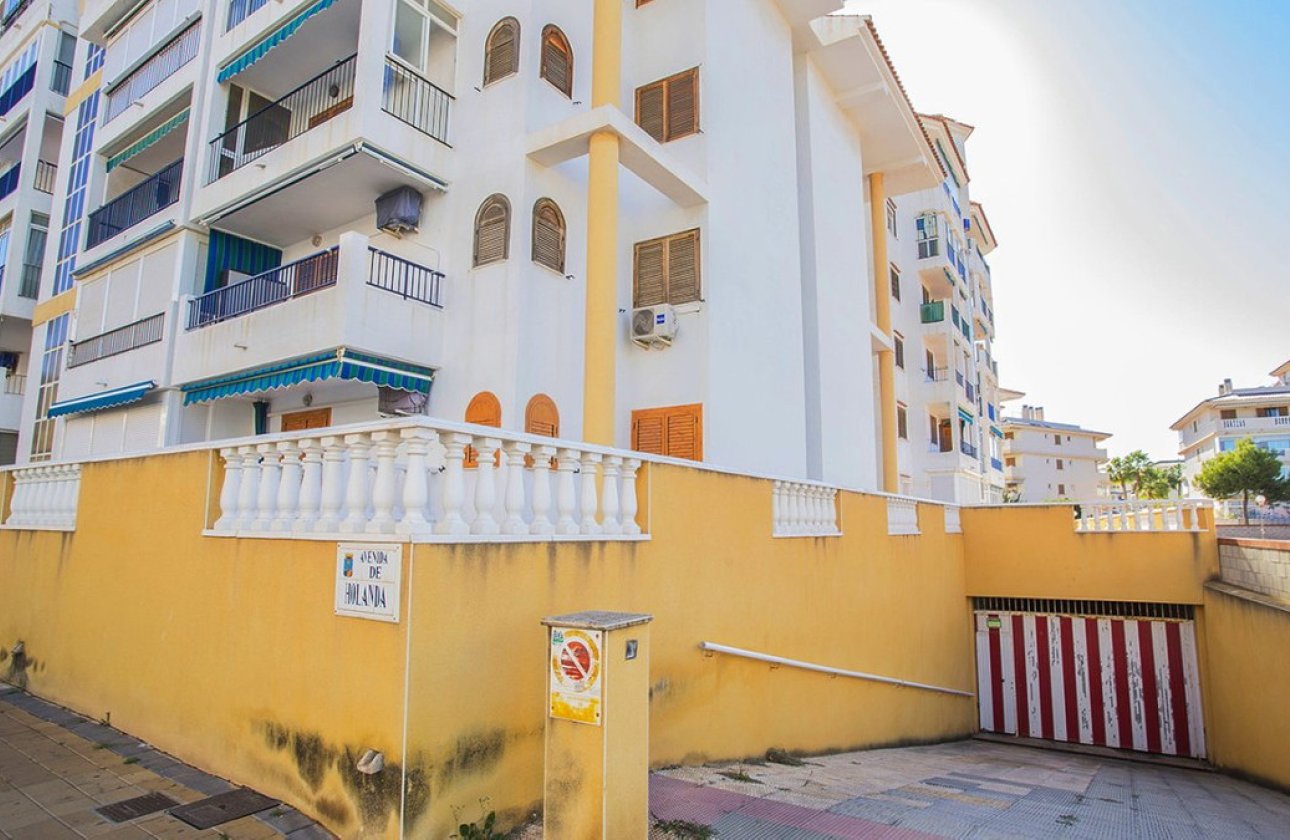 Használt ingatlanok - Garázs -
Torrevieja - La Mata