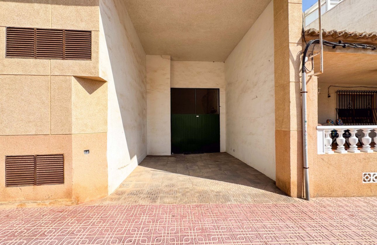 Használt ingatlanok - Garázs -
Torrevieja - La Mata