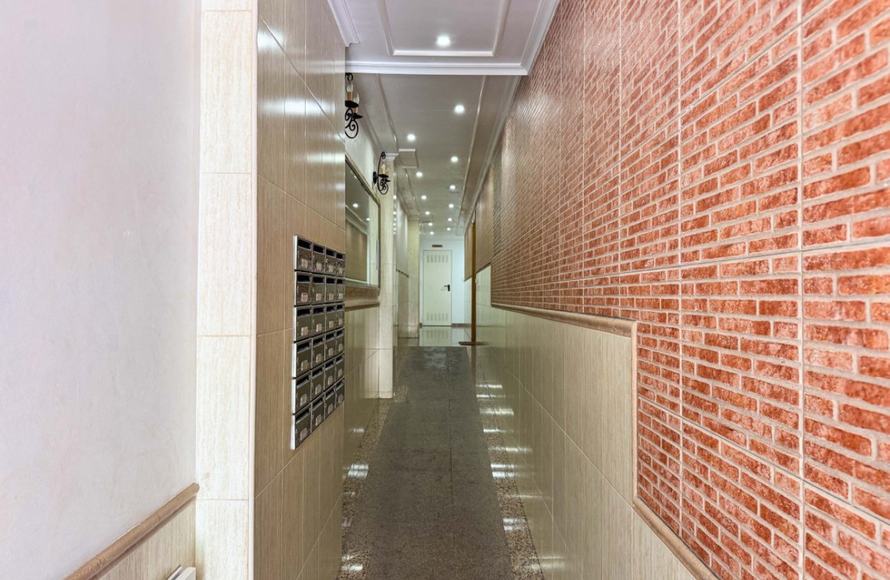 Használt ingatlanok - Garázs -
Torrevieja - La Mata