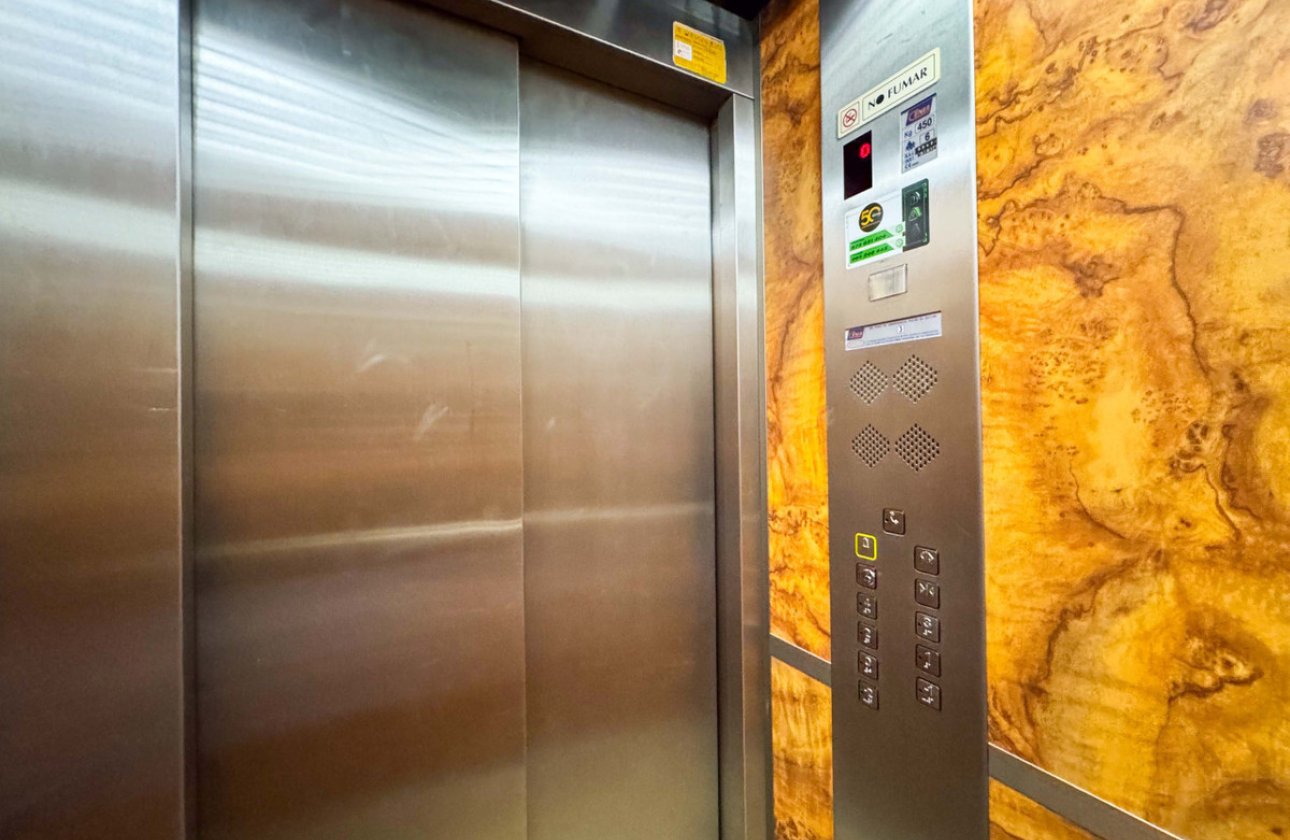 Használt ingatlanok - Garázs -
Torrevieja - La Mata