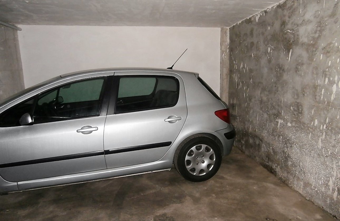 Használt ingatlanok - Garázs -
Torrevieja - La Mata