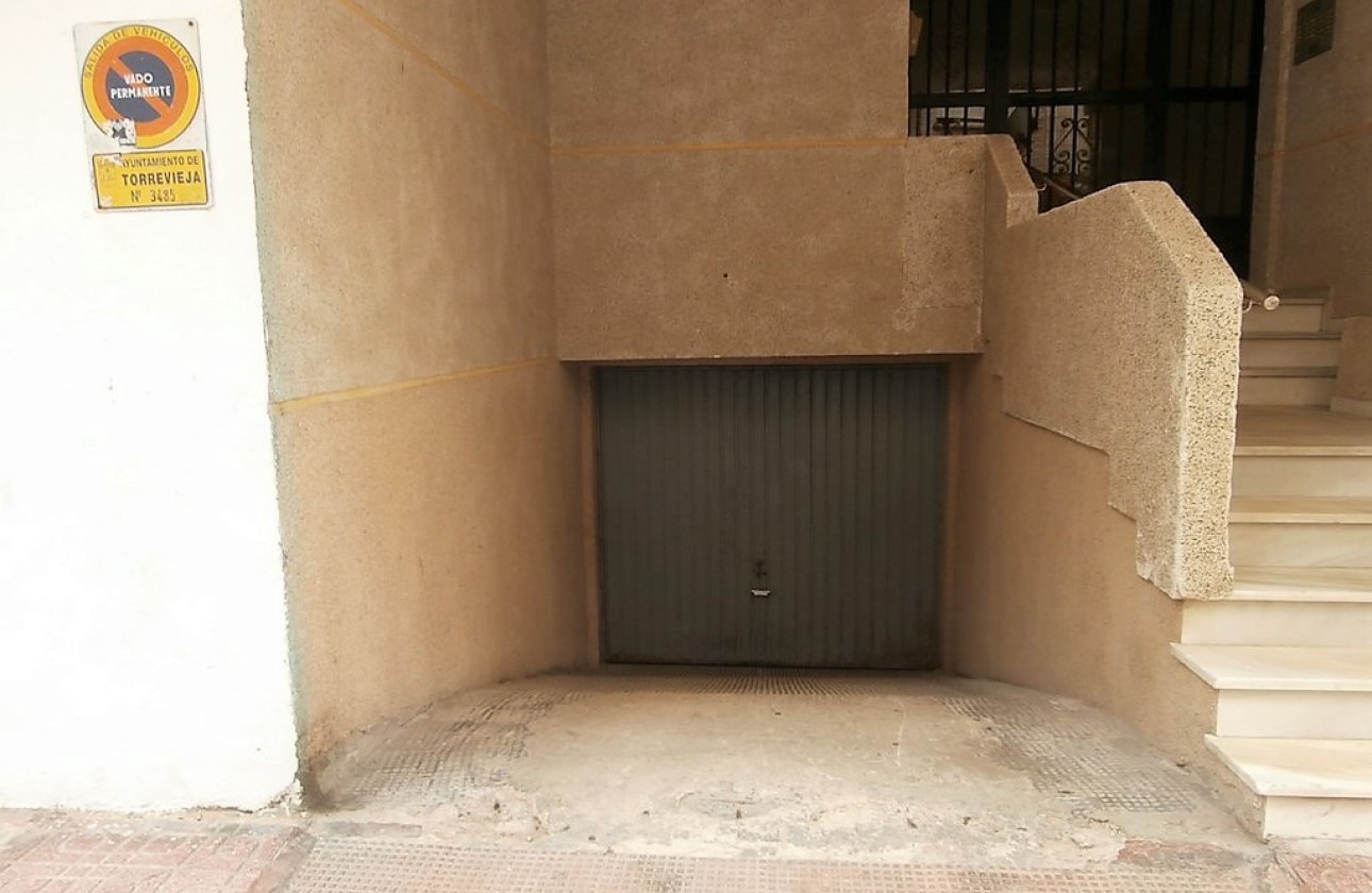 Használt ingatlanok - Garázs -
Torrevieja - La Mata